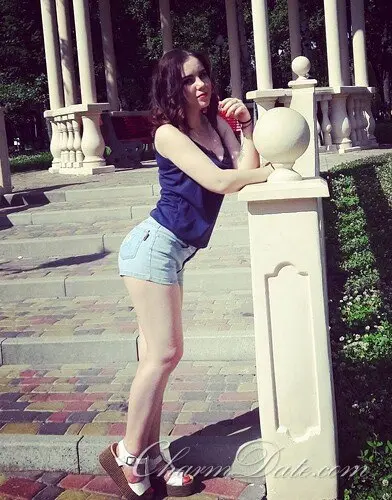 Valeria Profile image 4