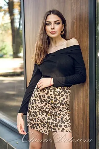 Yana Profile image 1